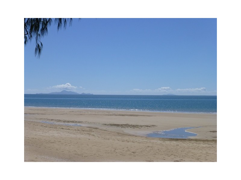 49 Scarborough Cct, Blacks Beach QLD 4740