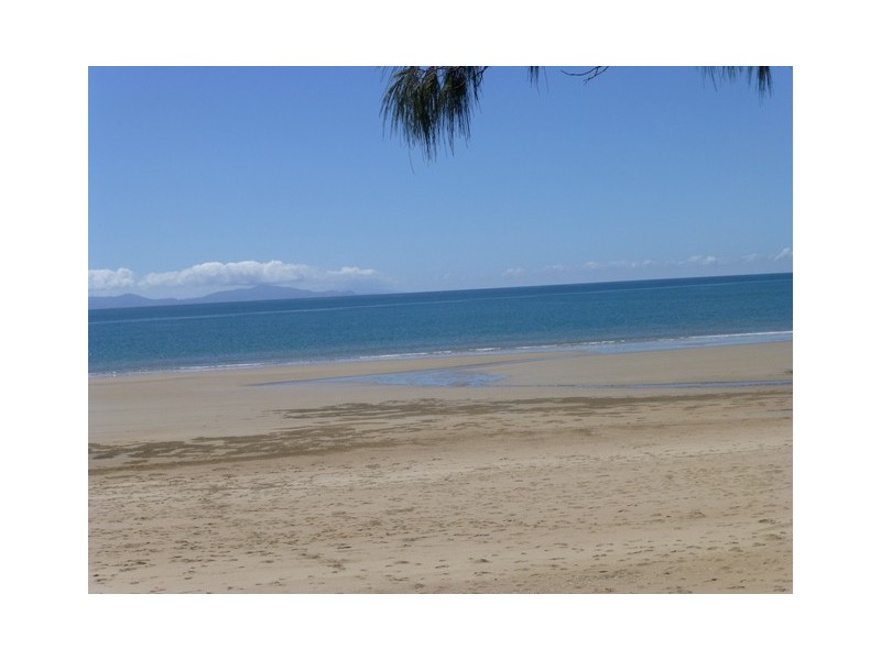 49 Scarborough Cct, Blacks Beach QLD 4740