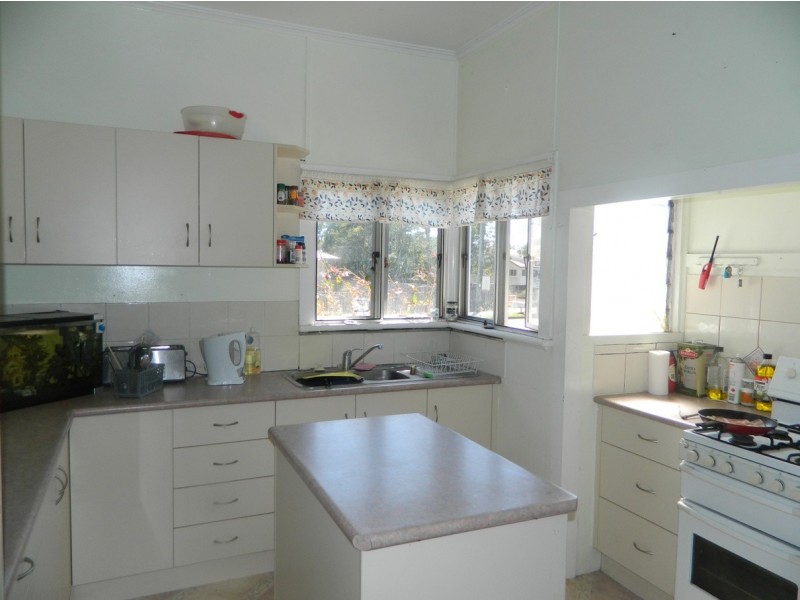 16 Brandon Street, Sarina QLD 4737