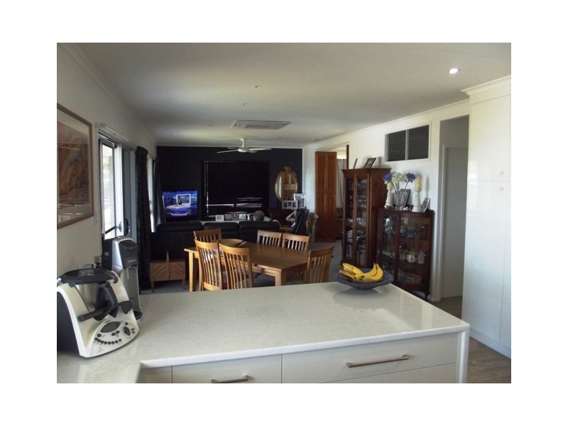 18 Ocean Dr, Sarina QLD 4737