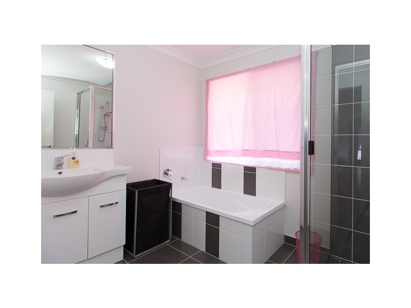 2 Fiona Crt, Mount Pleasant QLD 4740