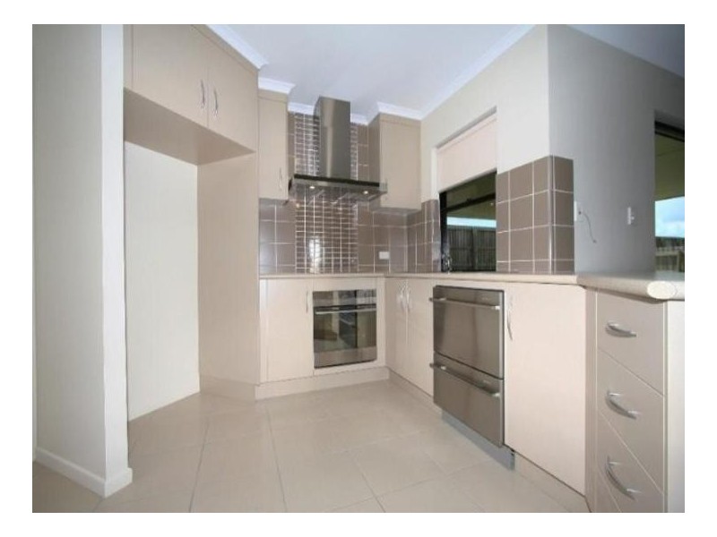 28 Woden Crescent, Ooralea QLD 4740