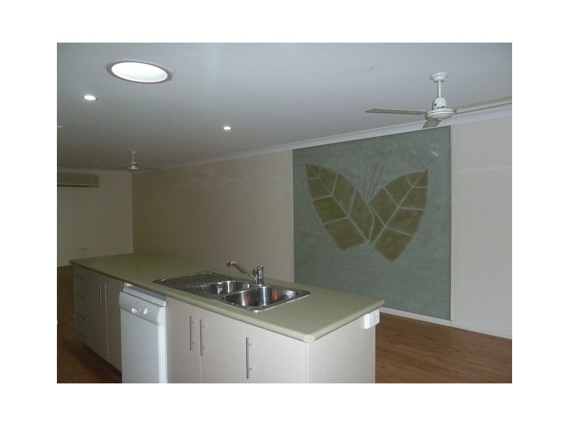 2/1 Quail Street, Slade Point QLD 4740
