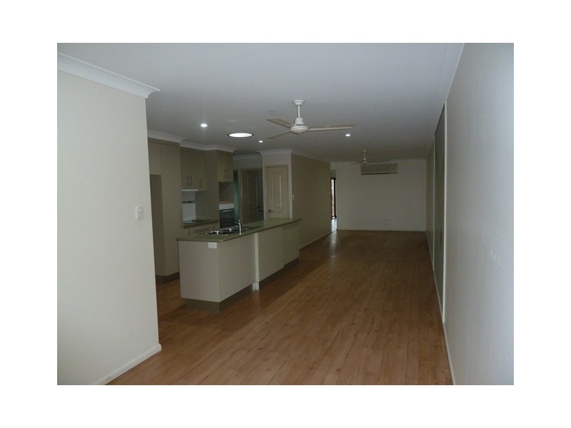 2/1 Quail Street, Slade Point QLD 4740