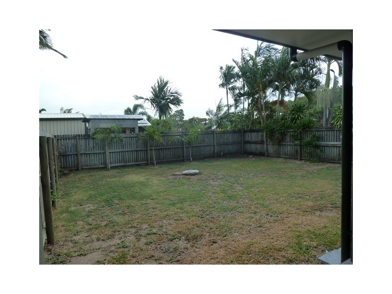 2/1 Quail Street, Slade Point QLD 4740