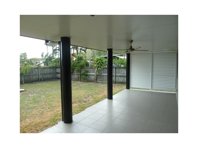 2/1 Quail Street, Slade Point QLD 4740