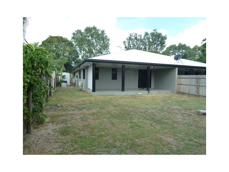 2/1 Quail Street, Slade Point QLD 4740