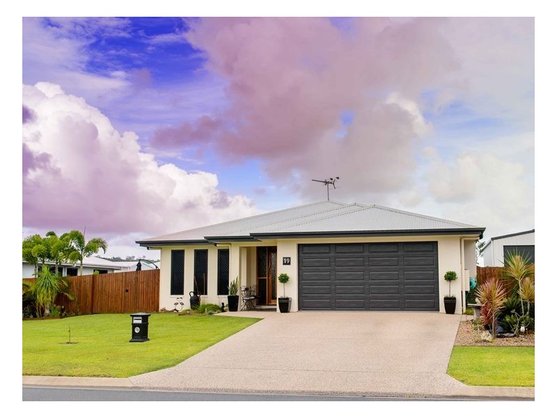 19 Reef Drive, Sarina QLD 4737