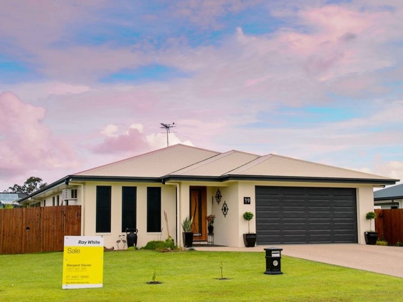 19 Reef Drive, Sarina QLD 4737