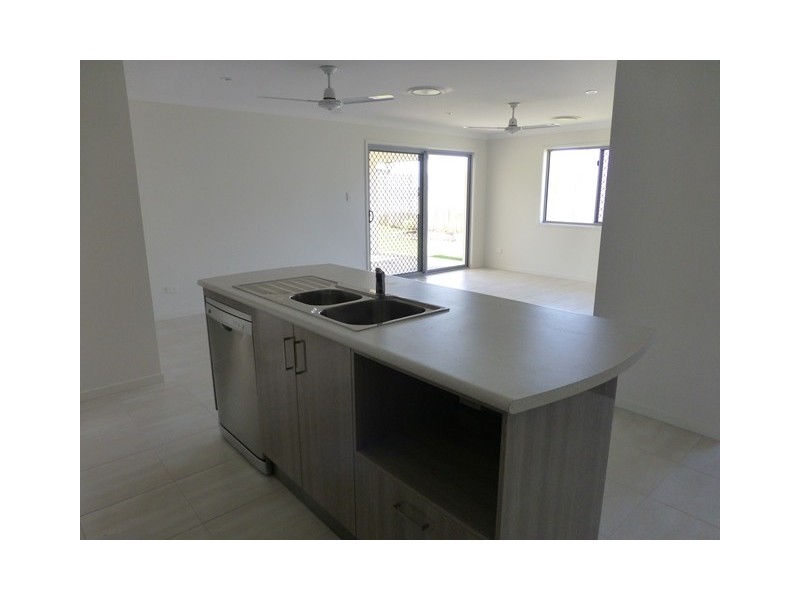 89 Dawson Blvd, Rural View QLD 4740