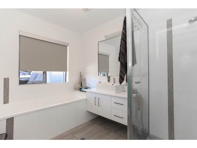 10 Drury St (Ooralea Waters), Bakers Creek QLD 4740