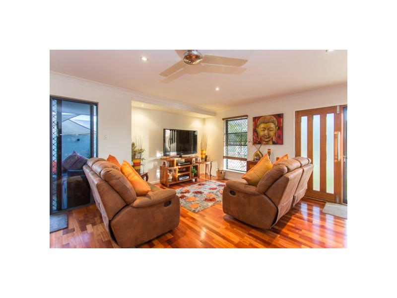 21 Churchill Avenue, Ooralea QLD 4740