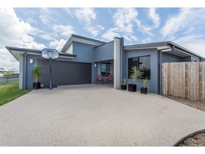 11 Lancaster Way, Ooralea QLD 4740