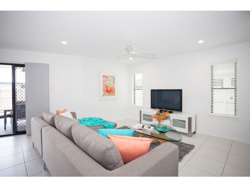 11 Lancaster Way, Ooralea QLD 4740