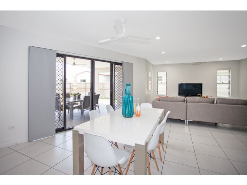 11 Lancaster Way, Ooralea QLD 4740