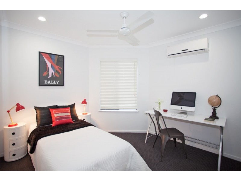 11 Lancaster Way, Ooralea QLD 4740