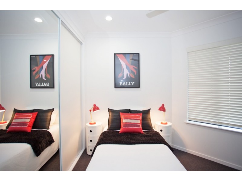 11 Lancaster Way, Ooralea QLD 4740