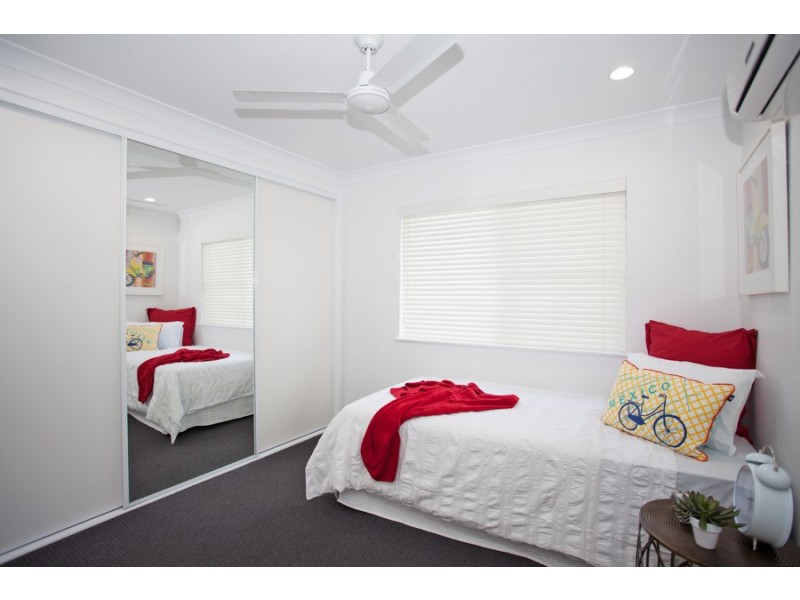 11 Lancaster Way, Ooralea QLD 4740