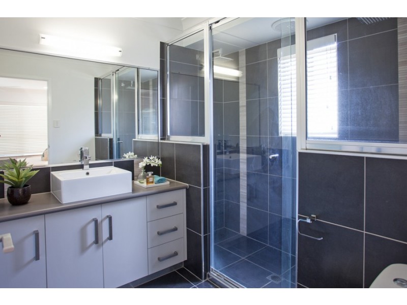 11 Lancaster Way, Ooralea QLD 4740