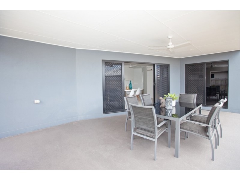 11 Lancaster Way, Ooralea QLD 4740