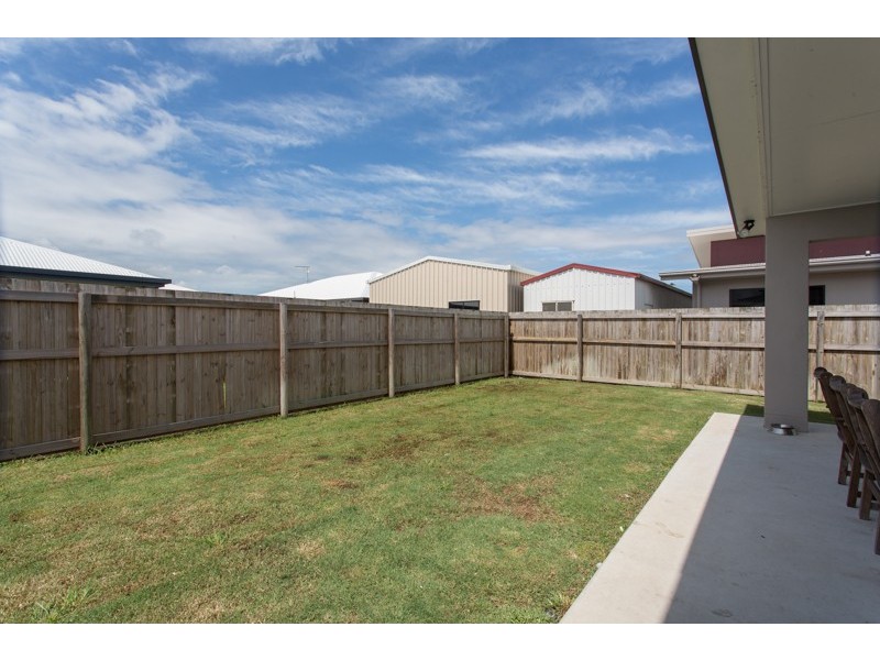 11 Lancaster Way, Ooralea QLD 4740