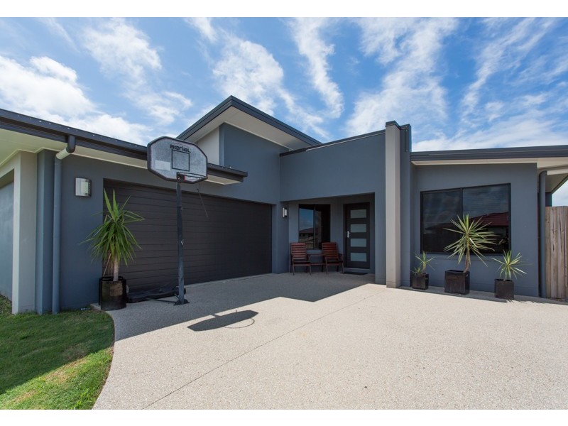 11 Lancaster Way, Ooralea QLD 4740