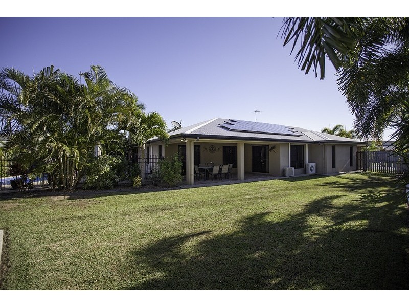 14 Sunseeker Court, Blacks Beach QLD 4740