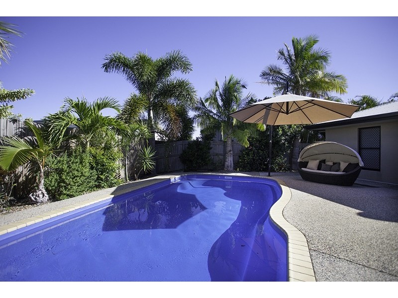 14 Sunseeker Court, Blacks Beach QLD 4740