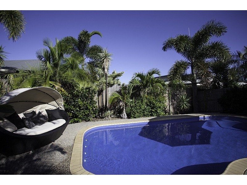 14 Sunseeker Court, Blacks Beach QLD 4740