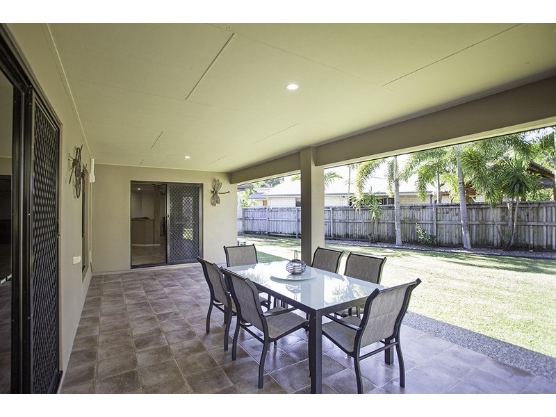 14 Sunseeker Court, Blacks Beach QLD 4740