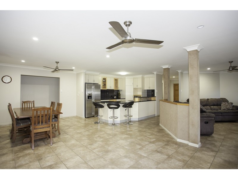 14 Sunseeker Court, Blacks Beach QLD 4740