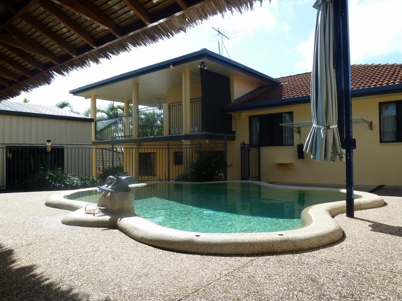 8 Murray Close, Rural View QLD 4740