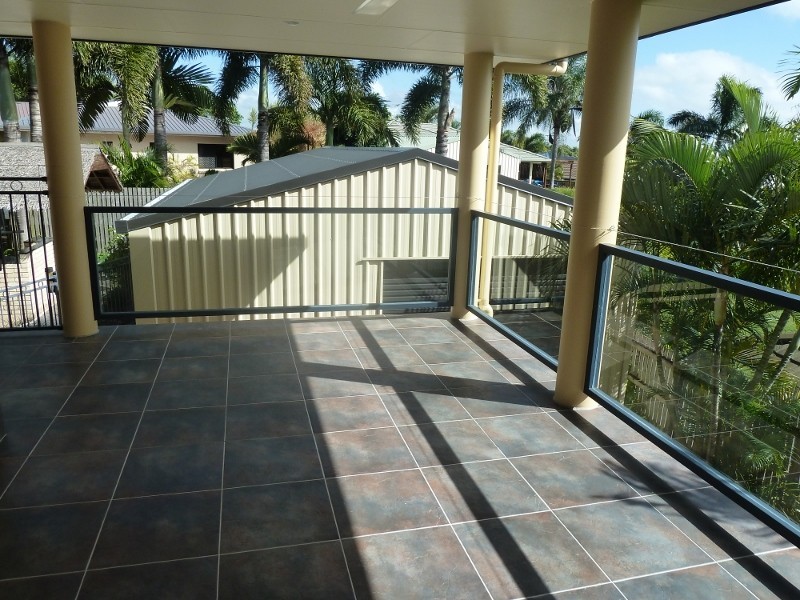 8 Murray Close, Rural View QLD 4740