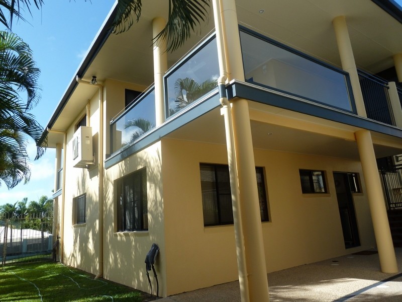 8 Murray Close, Rural View QLD 4740