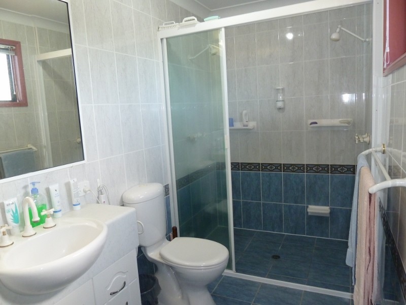 8 Murray Close, Rural View QLD 4740