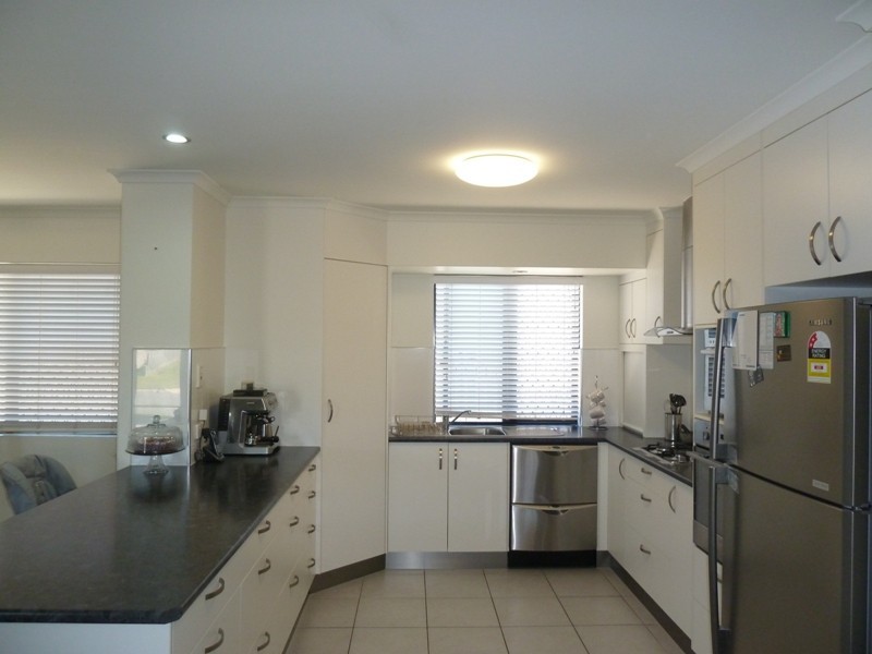 5A Eva Parade, Glenella QLD 4740