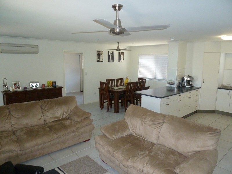 5A Eva Parade, Glenella QLD 4740