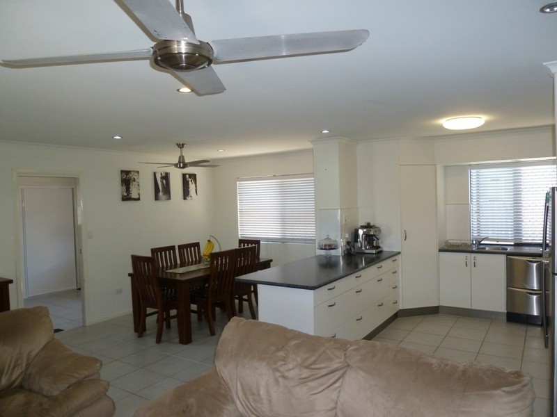 5A Eva Parade, Glenella QLD 4740