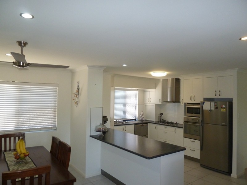 5A Eva Parade, Glenella QLD 4740