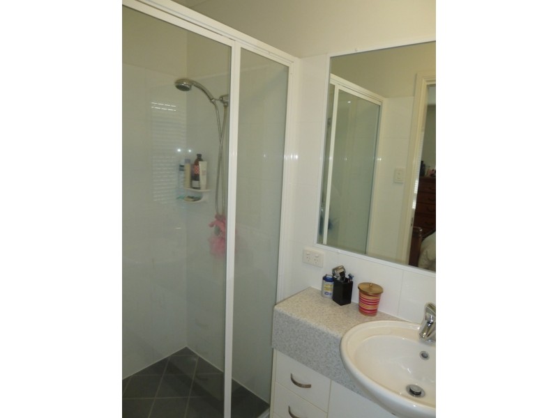 5A Eva Parade, Glenella QLD 4740