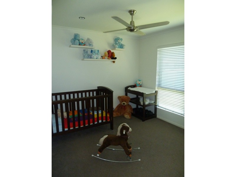 5A Eva Parade, Glenella QLD 4740