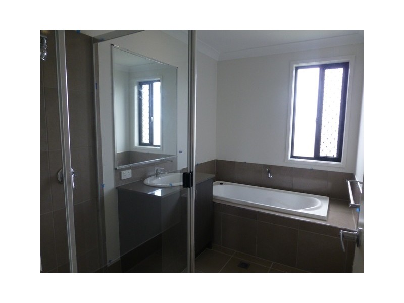 1 Bonney Street, Rural View QLD 4740