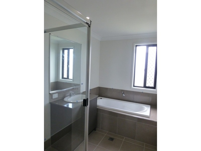 1 Bonney Street, Rural View QLD 4740