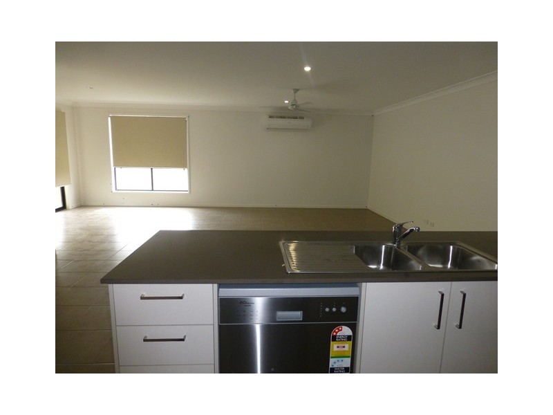 1 Bonney Street, Rural View QLD 4740