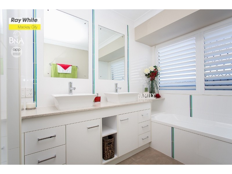 19 Gingham Street, Glenella QLD 4740