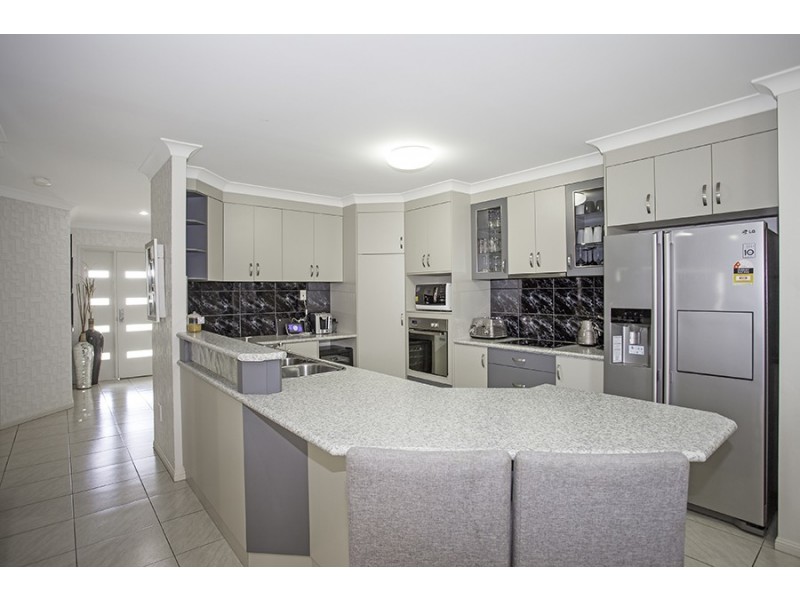 35 Gingham Street, Glenella QLD 4740