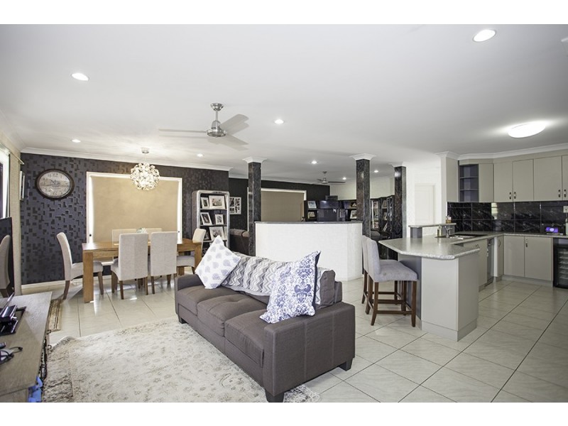 35 Gingham Street, Glenella QLD 4740