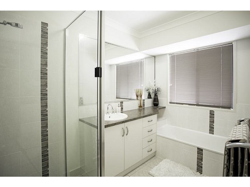 35 Gingham Street, Glenella QLD 4740