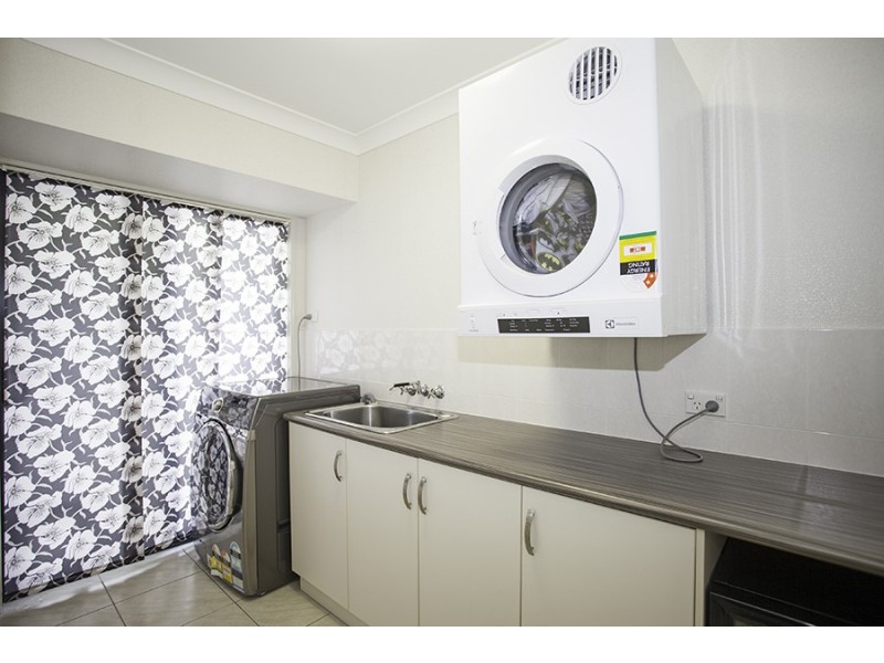 35 Gingham Street, Glenella QLD 4740