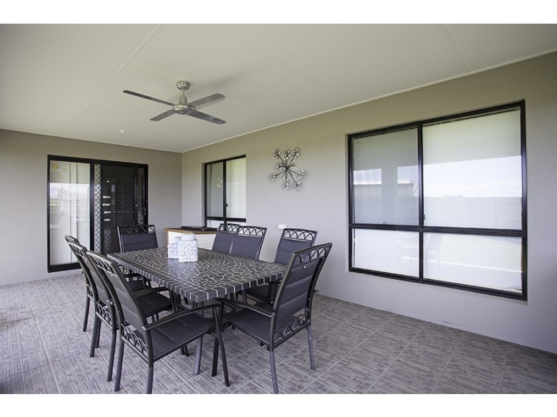 35 Gingham Street, Glenella QLD 4740